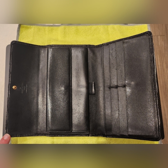 Louis Vuitton Black International Wallet - Picture 4 of 4